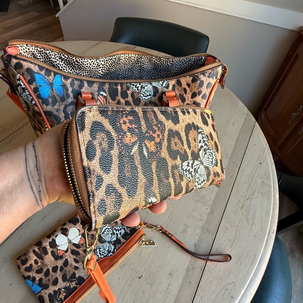 Purse bag, tote, wallet, makeup bag, three-piece set leopard and butterfly print - Picture 4 of 17